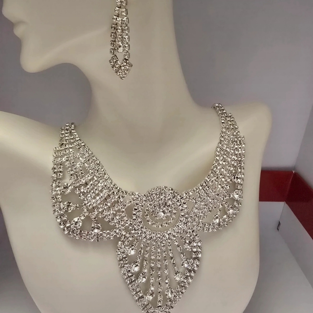 Elegant Silver Statement Necklace and Earring Set